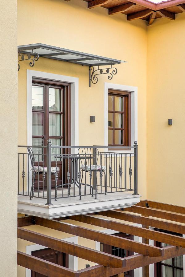 Petrou Suites Ioannina Eksteriør billede